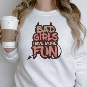 Las chicas malas se divierten más, camisa de halloween, svg divertido de halloween, svg de bruja de halloween, maestra de halloween, diseño digital en 7 formatos diferentes