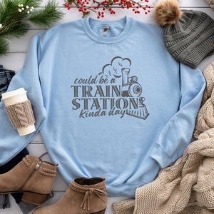 Poderia ser uma estação de trem meio dia svg, camisa da estação de trem, meio presente de dia, temporada de férias, citações engraçadas svg, design digital em 7 formatos