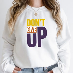 No renuncies a svg, svg automotivacional, nunca renuncies a la camisa, svg positivo, trabaja duro svg, png de moda, diseño digital en formato 7, archivo png
