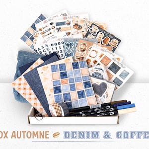 Peut inclure: Un kit de papeterie comprenant une collection de planches d'autocollants sur le thème du café et du jean, du papier à motifs, une pochette en jean, deux rouleaux de ruban adhésif et quatre feutres. Le texte BOX AUTOMNE DENIM & COFFEE est imprimé.