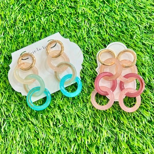 Acrylic Circle Link Earrings - 2 Colors!