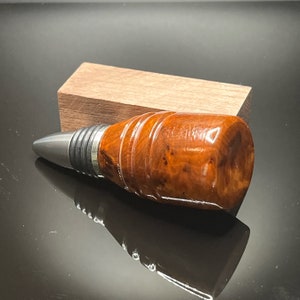 Hand-Turned Thuya Burl Wood Bottle Stopper for Elegance - Food Safe Stainless Steel
