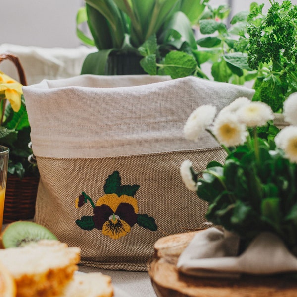 Minimalist linen basket for bread storage, bread bag two-layer with lining and pansies embroidery. Natural Polish flax.