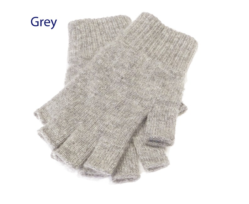 Fingerlose Damenhandschuhe aus reinem Kaschmir handgefertigt in Hawick, Schottland Grau