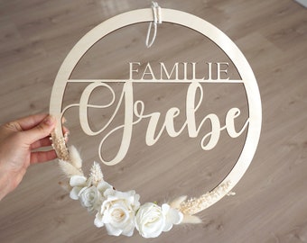 Familienschild weiss/ Personalisiertes Holzschild / Hochzeit /Familien Name mit Trockenblumen ,Türschild, Dekoschild, Geschenk zur Hochzeit