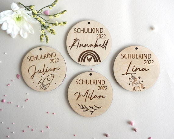 Schultütenanhänger personalisiert/ Schulkind 2026 Anhänger Holz / Geschenk Junge, Mädchen / Einschulung Geschenkidee/ Schültüte