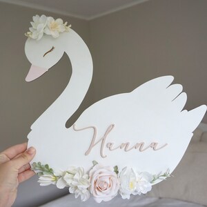 Panneau en bois cygne pour chambre d'enfant/ décoration florale/ panneau cygne avec nom/ décoration personnalisée chambre d'enfant
