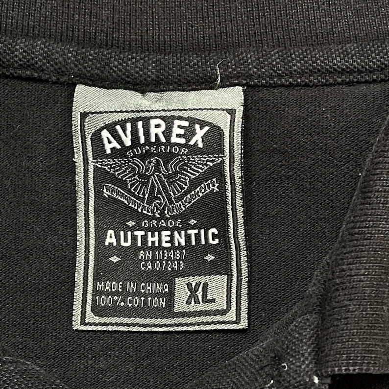 Camisa polo vintage Avirex con estampado integral, talla XL para hombre, manga corta y cuello. imagen 4