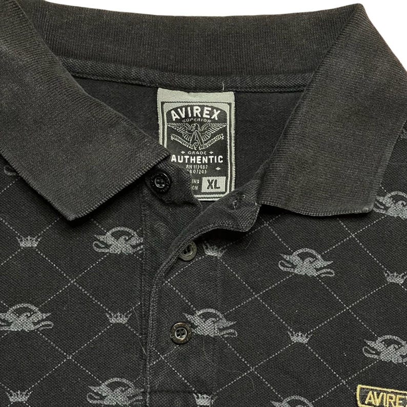 Camisa polo vintage Avirex con estampado integral, talla XL para hombre, manga corta y cuello. imagen 6
