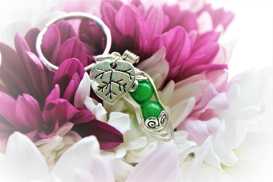 Personalized Two Peas in a Pod Keychain Best Friend Gift Pea Pod