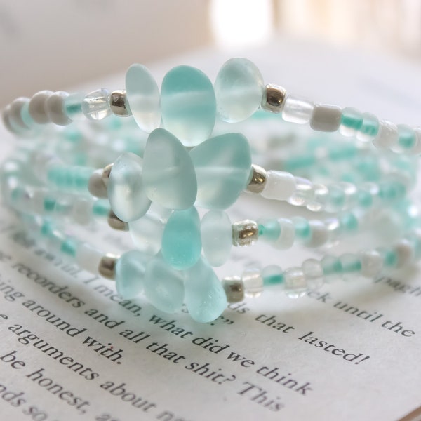 Bracelet fait main en verre turquoise avec perles de rocaille | Bijoux en verre de mer | Bracelet en verre de mer | Bijoux de mariage de plage | Cadeau bijoux de plage en verre