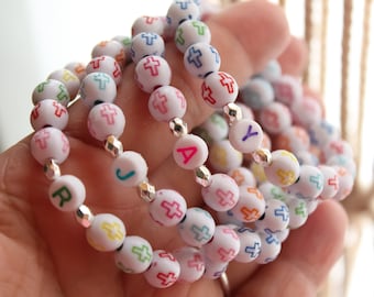 Braccialetto con perline con croce iniziale per bambine personalizzato/gioielli per bambini/gioielli per battesimo per bambini/gioielli con croce per bambini regalo di comunione