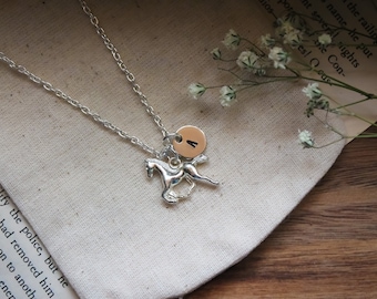 Personalizado inicial plata caballo encanto colgante collar / caballo encanto joyería / personalizado inicial caballo encanto joyería regalo para ella