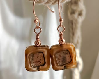 Pendientes colgantes cuadrados de oro rosa hechos a mano para mujer / Elegantes pendientes artesanales / Pendientes bohemios / Pendientes de cristal checo