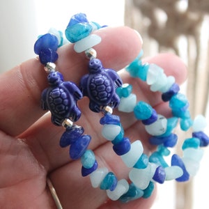 Women&#39;s Handmade BOHO Beach Sea Turtle Blue Mix Chip Beaded Bracelet | Beach Sea Turtle Jewelry | Beachy Jewelry | Beach Turtle Jewelry Gift