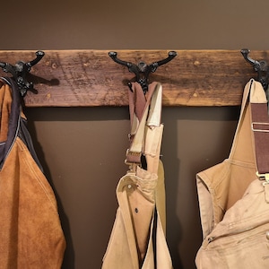 Kleine sierlijke kapstok - teruggewonnen rustiek - boerderijdecor - opbergen - schuurhoutdecor - hanger