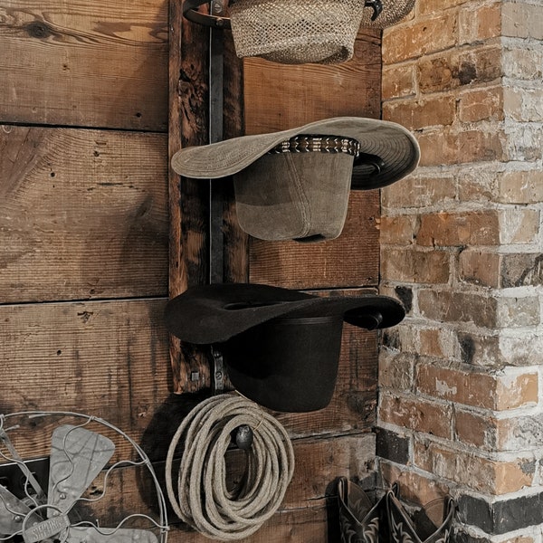 Rustikale Cowboy Hut Ablage aus Holz geschmiedet