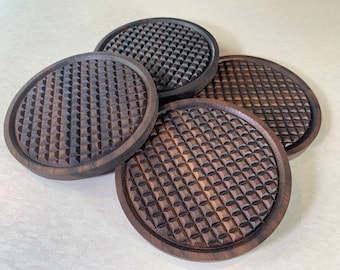 Juego de posavasos de nogal. Posavasos artesanales con diseño en nogal macizo.