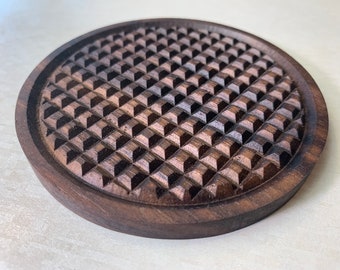 Posavasos de nogal - Juego de posavasos de nogal con un patrón
