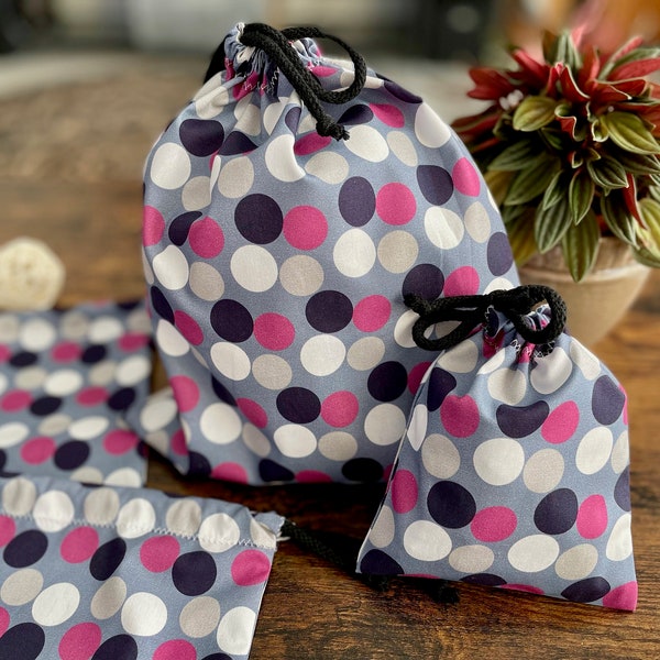 Baumwollsäckchen | Geschenkbeutel Stoff | Stoffbeutel Zugband  | Geschenktasche | Geschenkverpackung  Lila Punkte