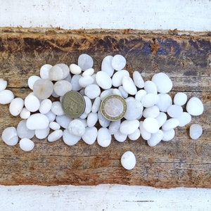Guijarros de playa pequeños, redondos, de cuarzo y blancos, de 3/8&#39;&#39; a 3/4&#39;&#39; (1 a 2 cm), 80 o 160 piezas/Piedras de playa genuinas y lisas para manualidades y joyería