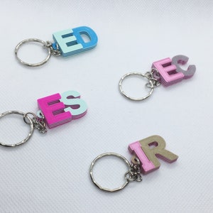 Llavero con inicial personalizado multicolor, llavero con letra, regalos por menos de 5 dólares, relleno para bolsas de fiesta, llavero impreso en 3D, llaveros de recuerdo, mochila escolar