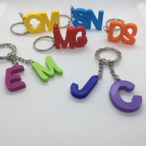 Llavero con inicial personalizado, llavero con letra, regalos por menos de 5 €, relleno para bolsas de fiesta, llavero impreso en 3D, llaveros de recuerdo, mochila escolar, biodegradable.