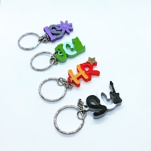 Pedido a granel Llavero inicial personalizado multicolor, Llavero de letras, Regalos menores de 5 años, Relleno de bolsa de fiesta, Llavero impreso en 3D, Favores de llavero