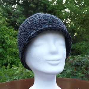 Boné / chapéu chique e quente feito de lã merino, crochê, cinza-preto