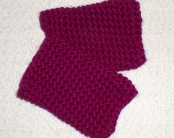 Pulse warmer or arm warmer made of baby alpaca, crocheted, blackberry