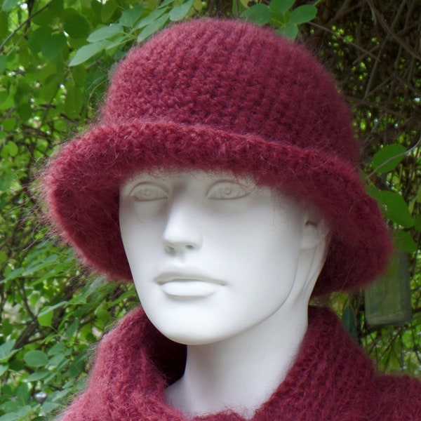 Casquette ou chapeau en mohair, magnifiquement douillet, rouge vin