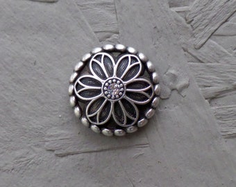 Magnetic brooch, 23 mm, with Swarovski rhinestones