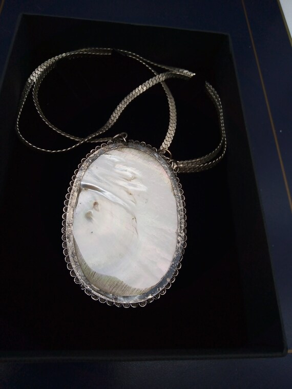 40s Hand Painted Mother of Pearl 7 cm Statement P… - image 4