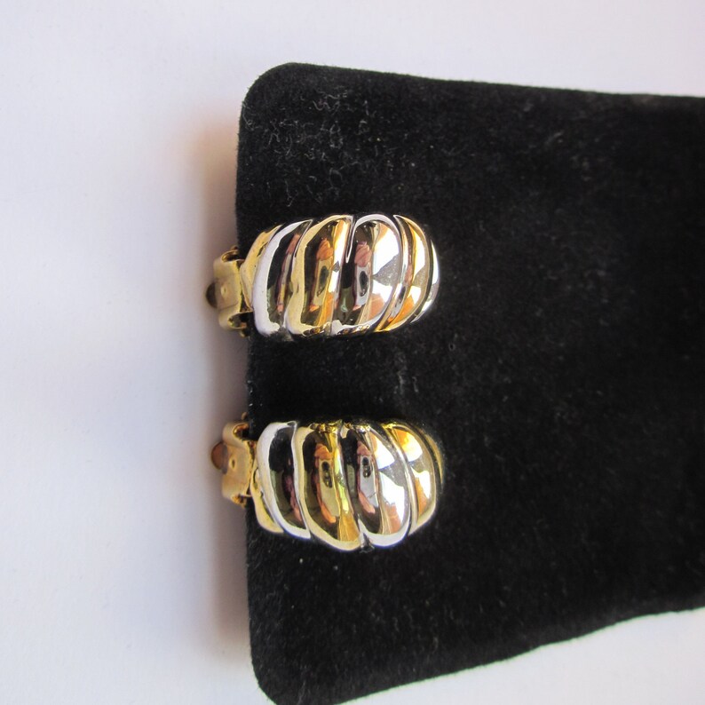 80s Vintage Clip-On Earrings alternates Gold and Silver Tone Half Hoops 2.5 cm long.