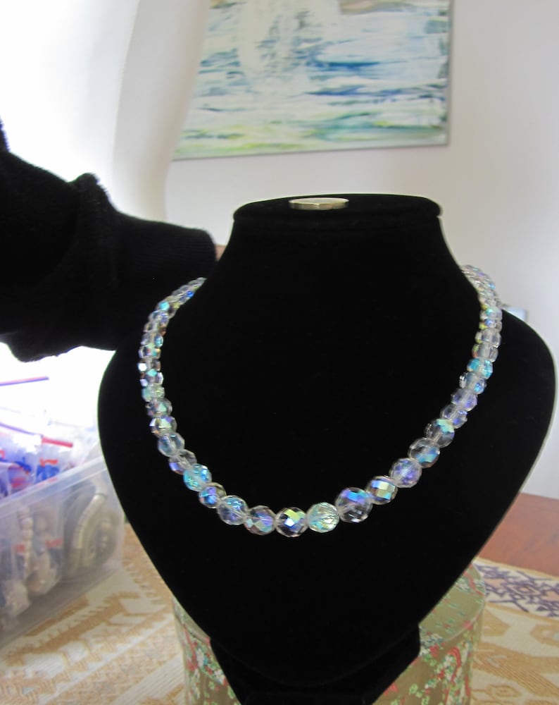 Vintage graduated Faceted Crystal Glass Bead necklace