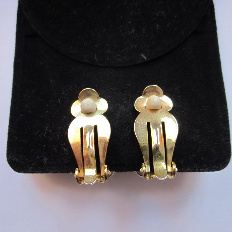 80s Vintage Clip-On Earrings alternates Gold and Silver Tone Half Hoops 2.5 cm long.