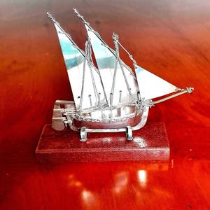 Silver collectable model sailing boat with rope detail on sails 7.5 cm collectable - on wooden stand