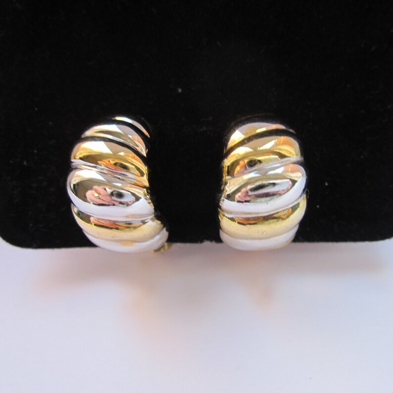 80s Vintage Clip-On Earrings alternates Gold and Silver Tone Half Hoops 2.5 cm long.