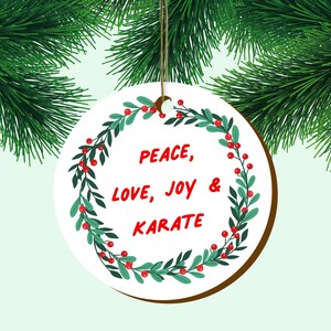 Frieden, Liebe, Freude und Karate | Urlaub Weihnachten Ornament | Geschenkidee für Tennisliebhaber, Spieler, Trainer, Team, Frauen, Männer