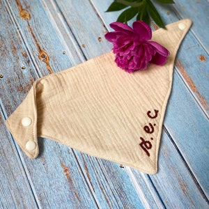 Hand Embroidered Baby Bib// Personalized Monogram Organic Muslin Drool Bib image 3