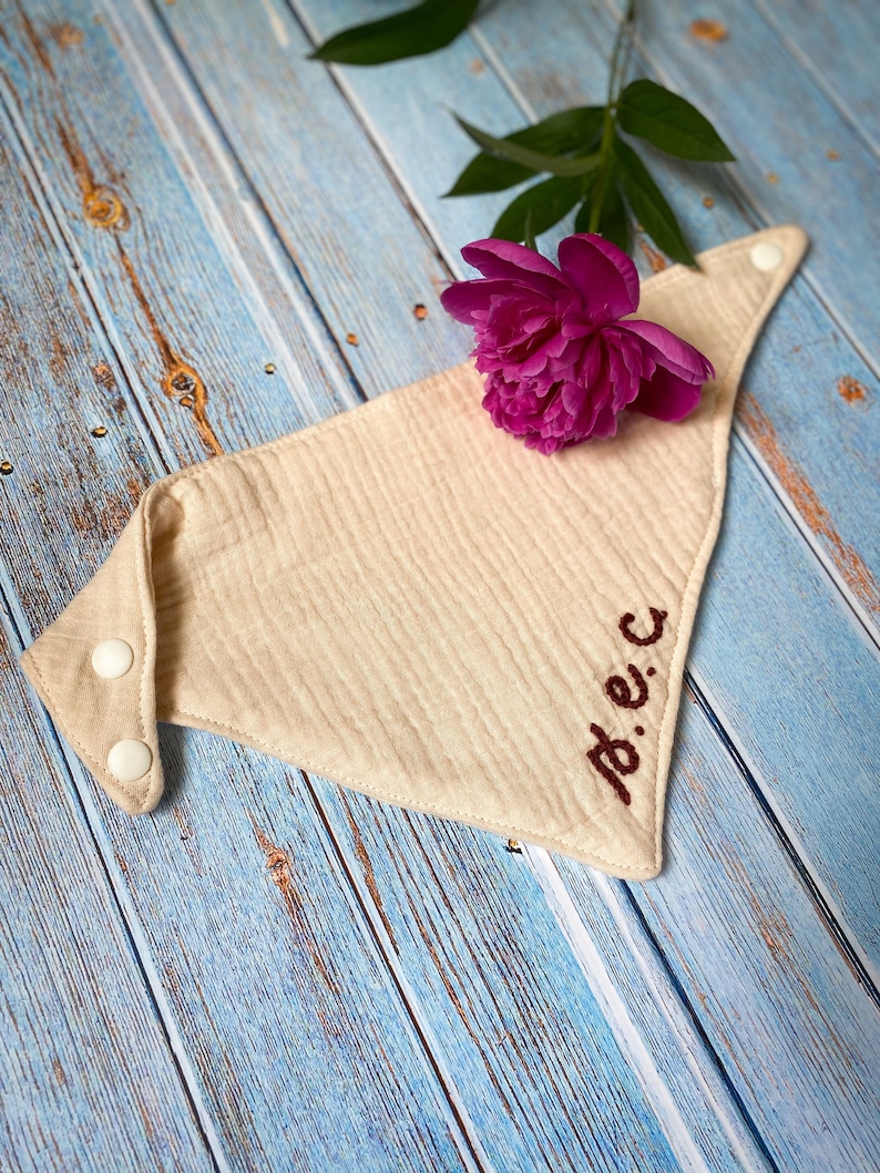 Hand Embroidered Baby Bib// Personalized Monogram Organic Muslin Drool Bib image 3