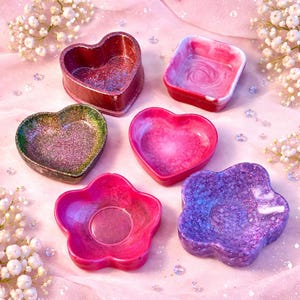 Handmade Resin Heart Trinket Pot: Pink, White & Glitter.