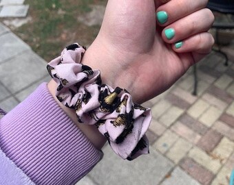 Roze en gouden Cheetah Scrunchy horlogeband Apple Watch Band, Fitbit Versa, Galaxy Smartwatch, huidvriendelijke band, 20 mm, 22 mm