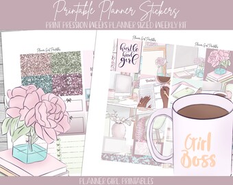 Może przedstawiać: Drukowane naklejki do planera z wzorem brokatu w kolorze różowym i zielonym, różowym kwiatem w wazonie, kubkiem do kawy z napisem "Girl Boss" oraz sceną biurową z komputerem, notesem i kubkiem do kawy. Tekst "Hustle hard girl" znajduje się na różowym tle.