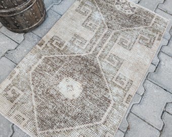Tappeto vintage piccolo 2x3 BEIGE e MARRONE, piccolo tappeto turco, tappeto turco vintage 60x96, tappeto vintage pastello, piccolo tappeto oushak, piccolo tappeto rustico