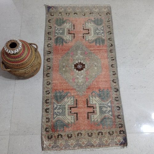 Small pink and gray VINTAGE Rug ,1'5x3, , Turkish rug ,47x94 area shops rug vintage rug oushak rug door mat Turkish kilim small rug