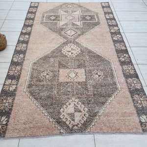 Pink Vintage Turkish Oushak Rug: Bohemian Anatolian Kilim (4.7x7.3 ft)