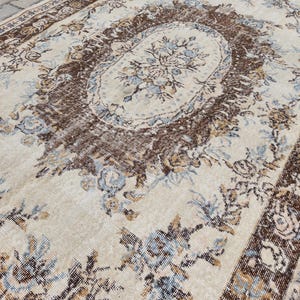 Faded Brown Medallion Oushak Rug - Vintage Turkish Kilim (6.1x9.6 ft.)
