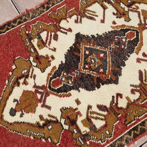 Small RED and WHITE  VINTAGE Rug ,1&#39;8x3, , Turkish  rug ,57x96 area  rug  vintage  rug  oushak  rug
