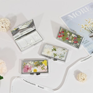 Natural pressed flower multi-gird 7 day personalization pill box with mirror,flower jewelry box,travel pill organizer ring box,gift for her
